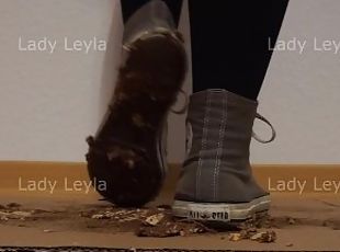 Lady Leyla crushing coconut cookies