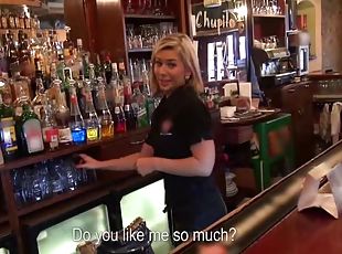 Bartender sucks a dick on the job