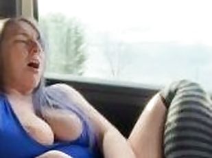 amature milf dildo fucks herself in car
