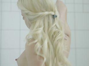 baignade, masturbation, orgasme, maigre, ados, doigtage, blonde, douche, solo