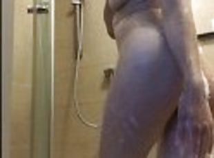 BLONDE LATINA TAKES HOT SHOWER AND MOVES HER INCREDIBLE BODY