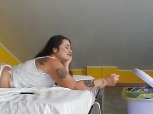 teta-grande, amador, mamas, fetiche, sozinho, fumando, morena, tatuagem