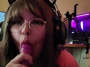 Gamer Girl give you a blowjob