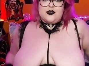 Chubby Goth Girl Feet and Masturbation