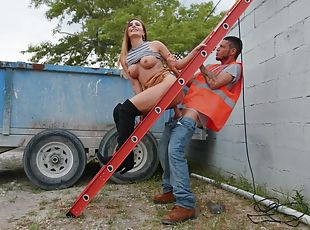 Gorgeous Ella Reese Seduces Construction Worker In Public