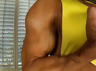 Bodybuilder mature l rimming her saggy cunt lips