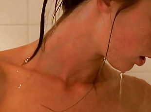 Hot BrookeSkye with natural tits rubbing wet at shower