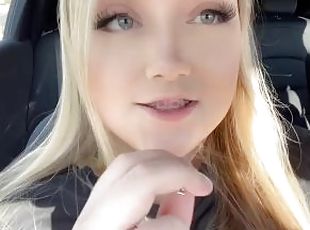 masturbation, public, chatte-pussy, amateur, jouet, belle-femme-ronde, joufflue, voiture, blonde, blanc