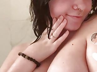 TIKTOK SLUT PIERCEDNOODLE IN THE SHOWER