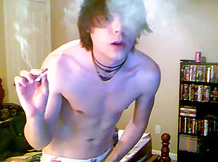 Trace Van De Kamp masturbates on the webcam