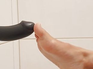 Playtime mit meinen Sexy füßen und meinem geilen schwarzen dildo!