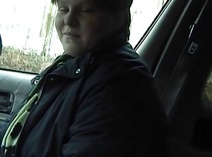 German chubby lady likes to suck hard cock in the back of the car