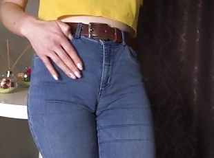 Sexy Milf Teasing Her Big Cameltoe In Tight Blue Jeans