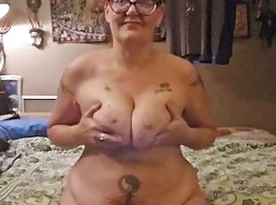 GILFJai playing with her fat tits for you