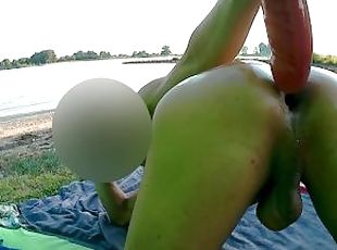 skinny ass, anal fun on the beacht with big dildo