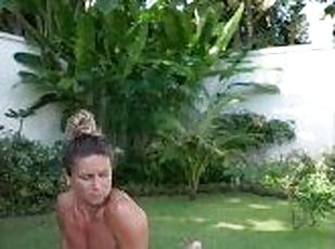 Fitness influencer does naked yoga in Bali